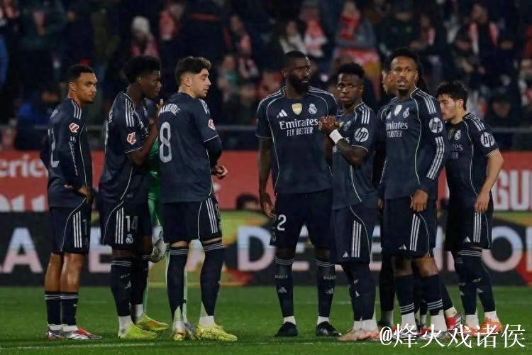 又爆冷！欧冠之王崩盘再丢分，西甲冠军一夜间登