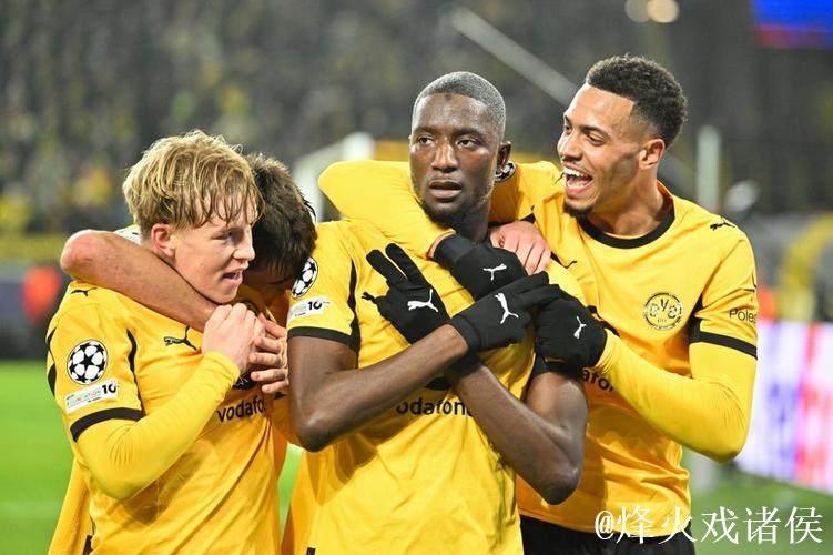 欧冠-吉拉西梅开二度福伊特染红 多特蒙德4-0大胜比利亚雷亚尔