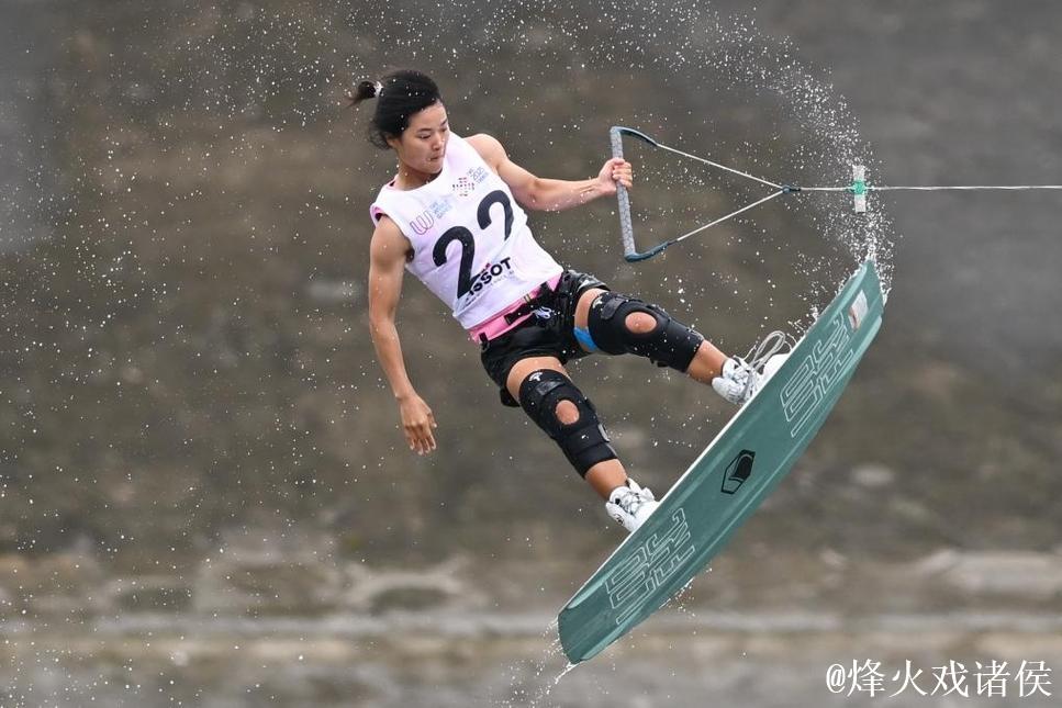 成都世运会:徐露雨中开幕点火后勇夺金牌 成都世运会:徐露雨中开幕点火后勇夺金牌